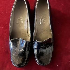Aerosoles Black Patent Leather shoes 5.5